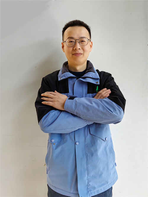 何星.jpg 何星.jpg