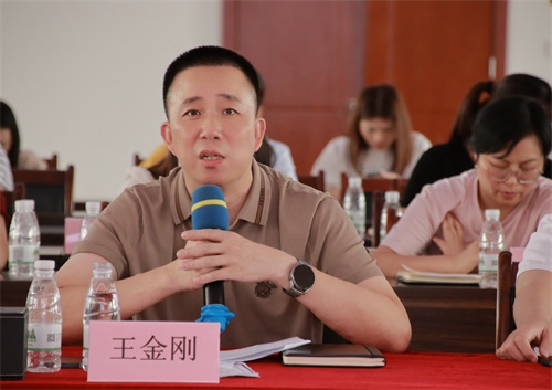 小王总.jpg 小王总.jpg