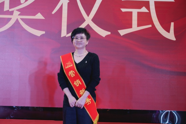 王萍.jpg 王萍.jpg